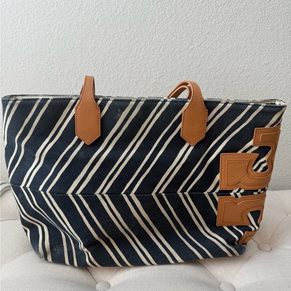 Tory Burch Ella Jacquard Stripe Tote - Picture 4 of 12